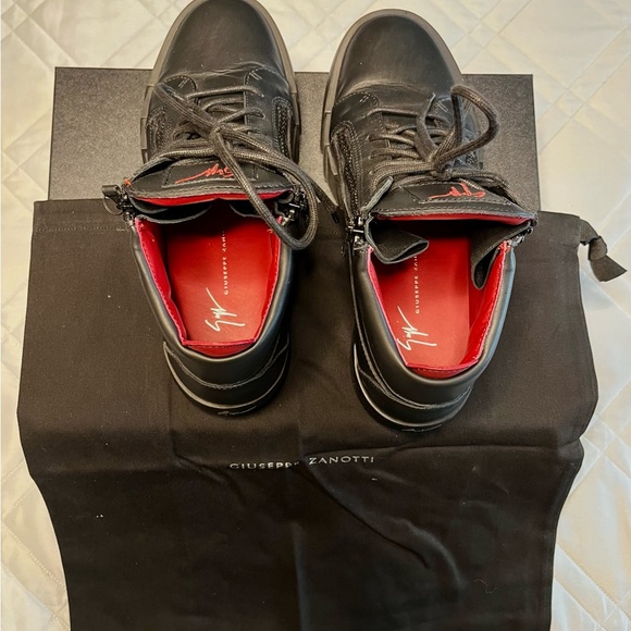 Black Giuseppe Zanotti shoes - Picture 3 of 3